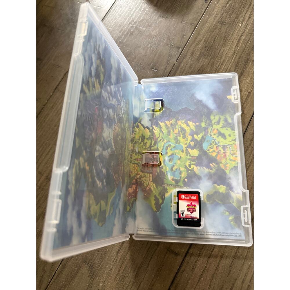 Pokemon Shield - Picture 2 of 2